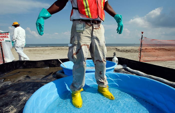 Decontaminate oil spill clean up